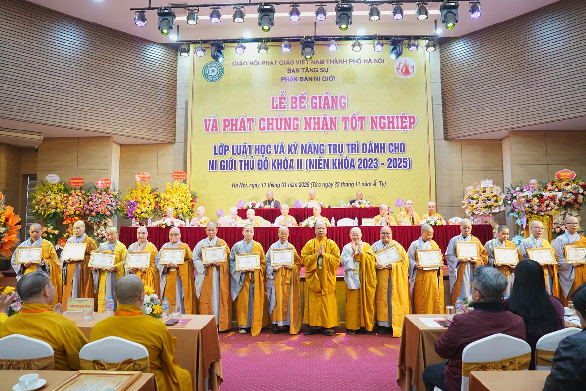 Lễ bế giảng lớp luật học và kỹ năng trụ trì – Dấu ấn trưởng thành trong giới hạnh và tuệ nghiệp của Ni giới Hà Nội khóa II