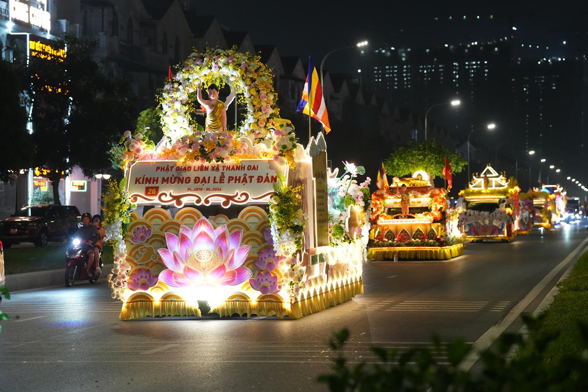 Hà Nội: Gần 40 xe hoa rực rỡ diễu hành kính mừng Đại lễ Phật đản PL.2570 – DL.2026