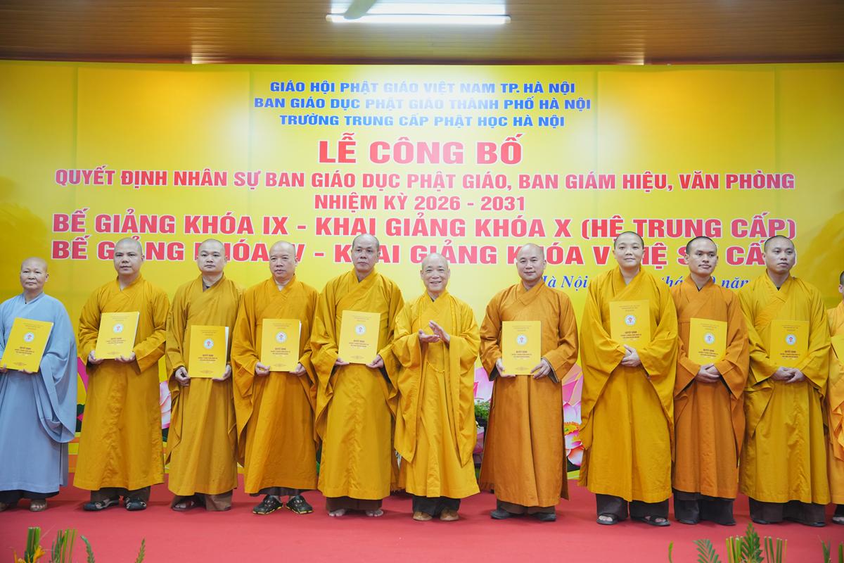 Bế giảng Khóa IX, khai giảng Khóa X Trường Trung cấp Phật học Hà Nội